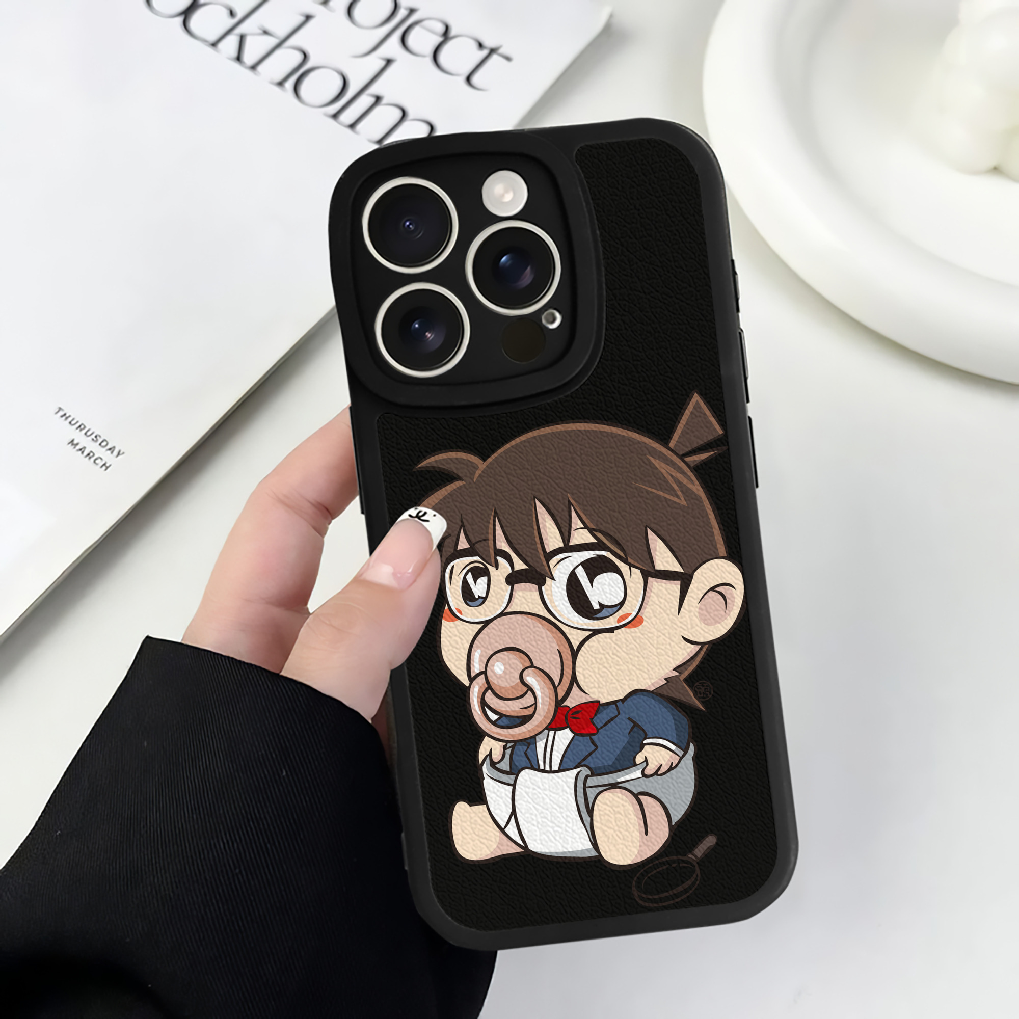 （画像用） 名探偵コナン 江戸川 コナン Detective Conan Conan Edogawa 【iPhone 16シリーズ対応】シリコンスマホケース（レザー調） 材質：シリコン